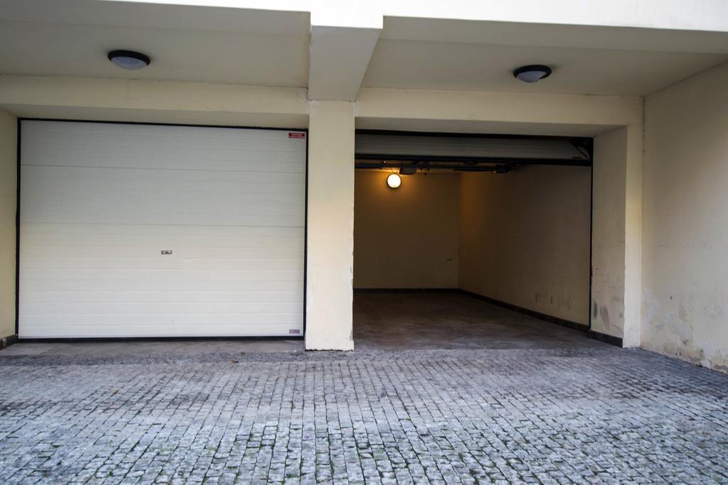 شقة Ruterra Red Roofs View With Garage براغ المظهر الخارجي الصورة